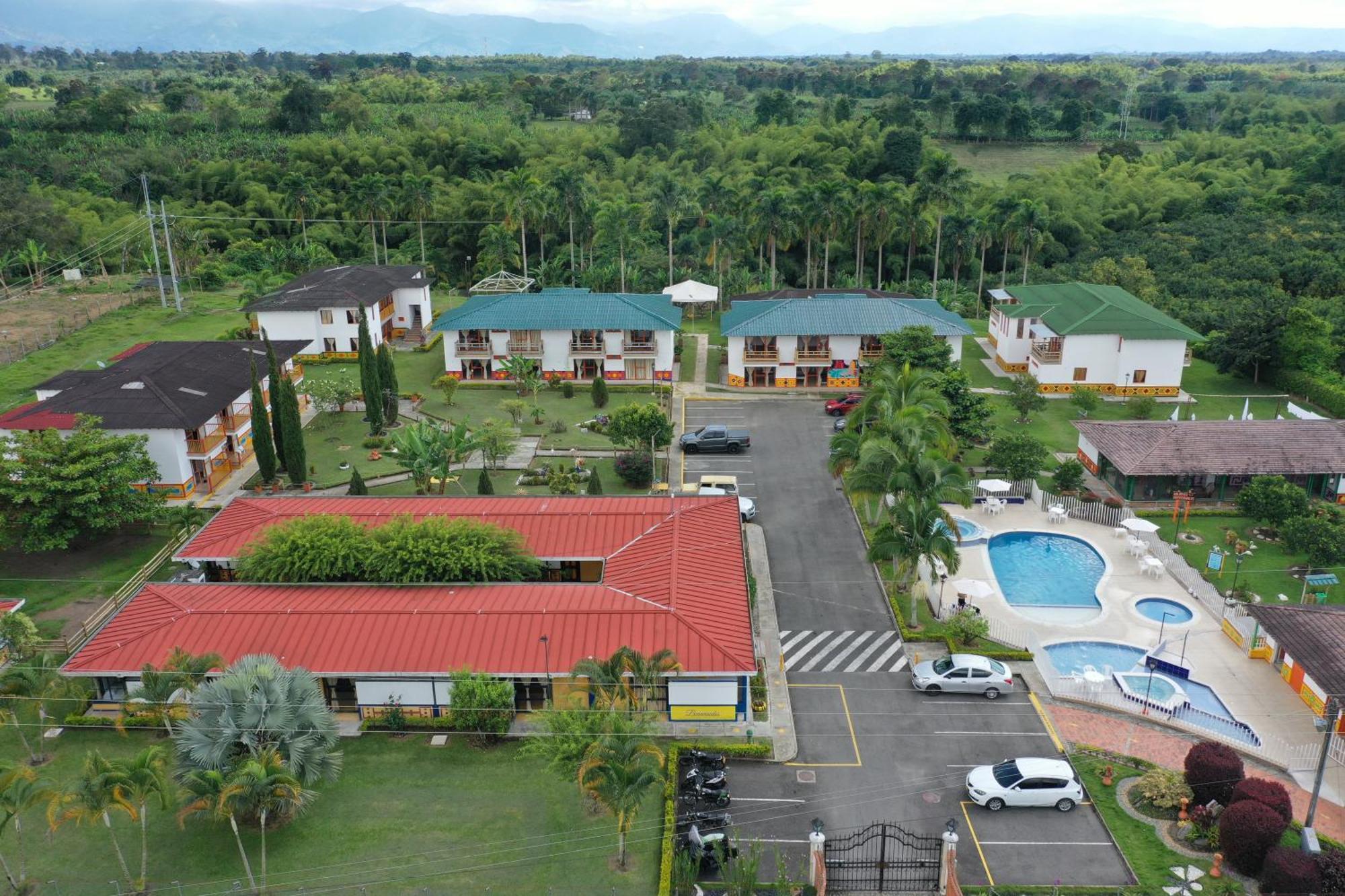 Hotel Las Aldeas Montenegro Exterior photo